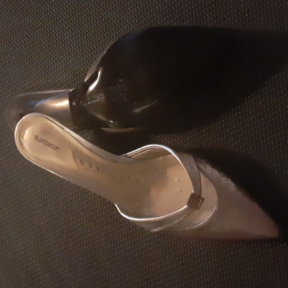 Shoes - Picture 3 of 4
